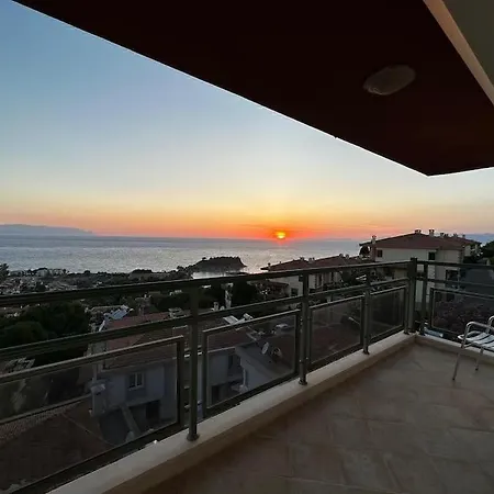 6 Oda1 Salon Muhtesem Deniz Manzarali Kusadasi